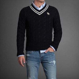 Abercrombie & Fitch Men's Muscle South Notch Reindeer Logo Ribbed Vneck Medium